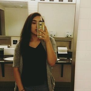 Meet your Posher, Elaria